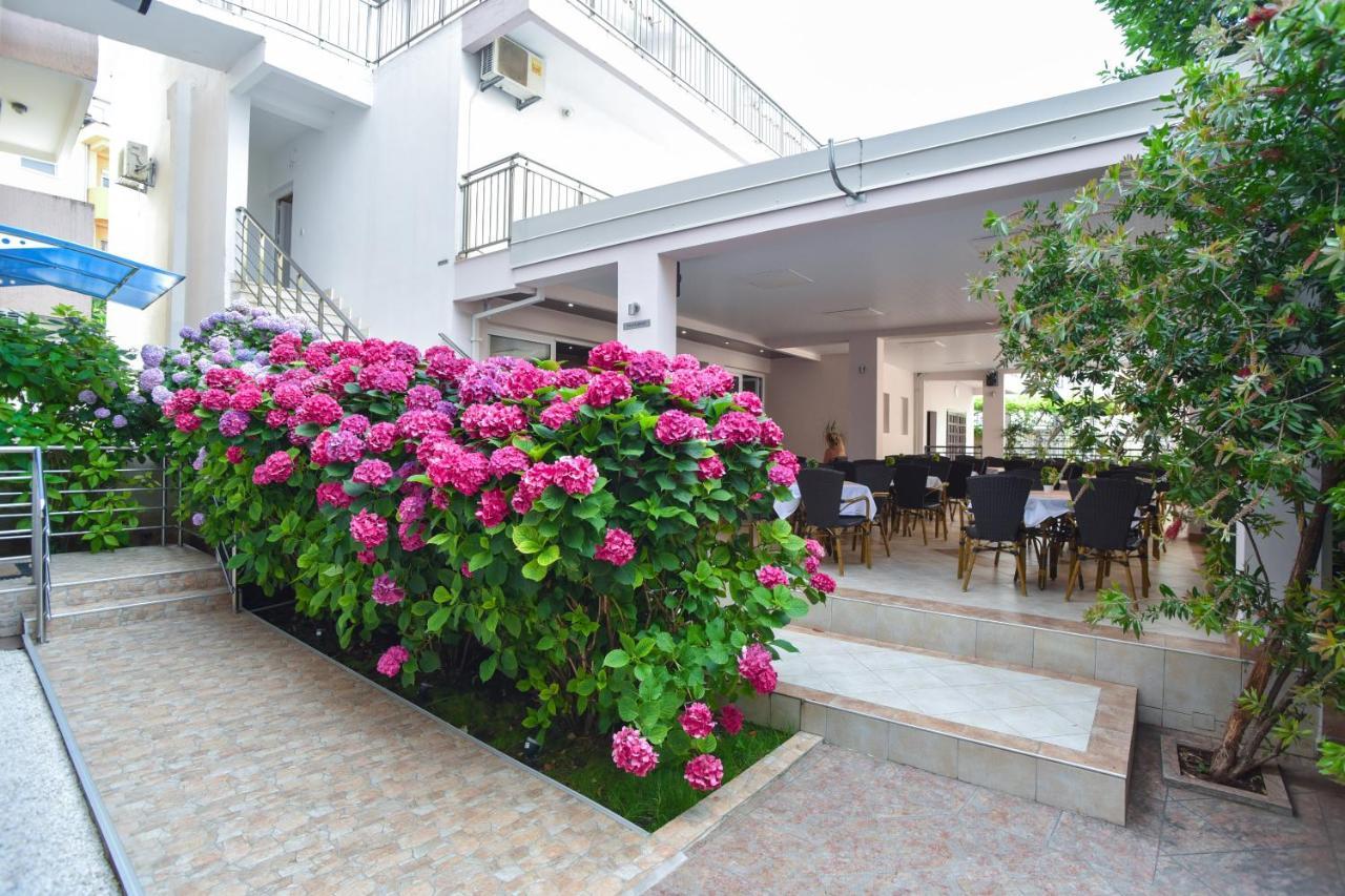 Hotel Suzana Budva Kültér fotó