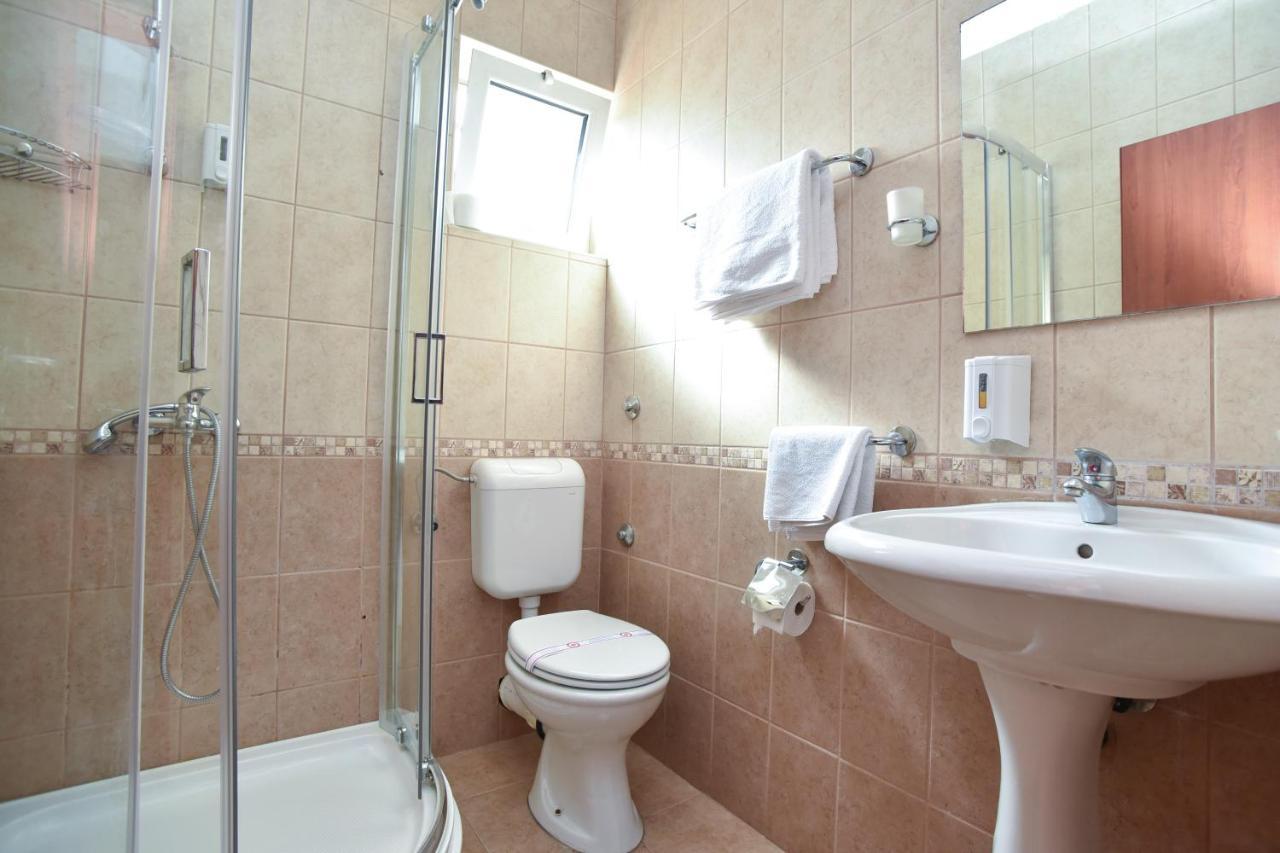 Hotel Suzana Budva Kültér fotó