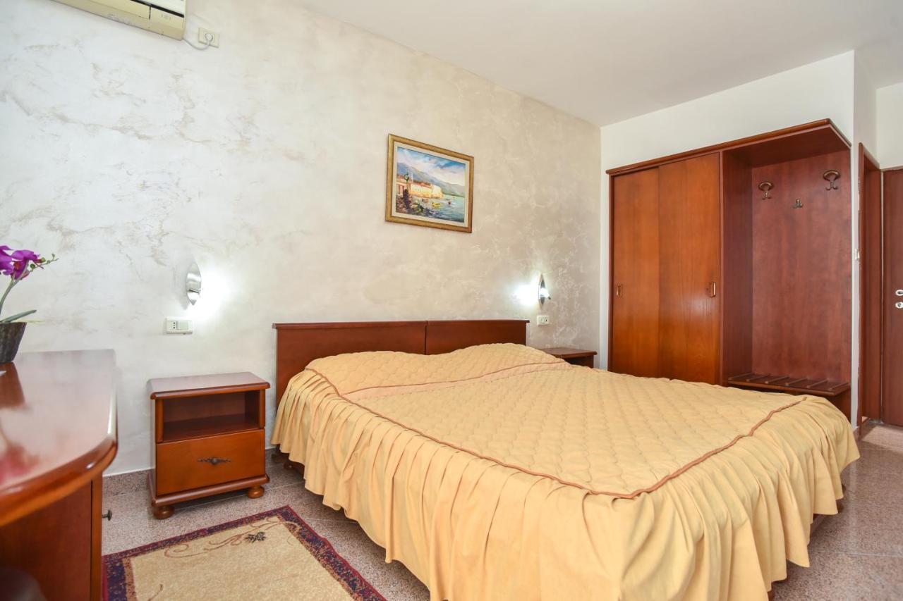 Hotel Suzana Budva Kültér fotó