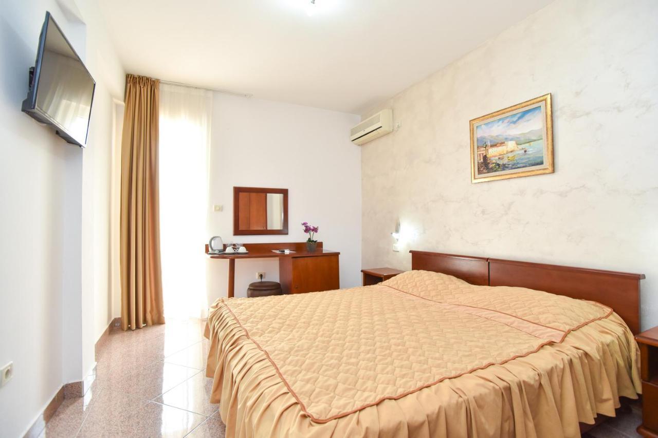Hotel Suzana Budva Kültér fotó