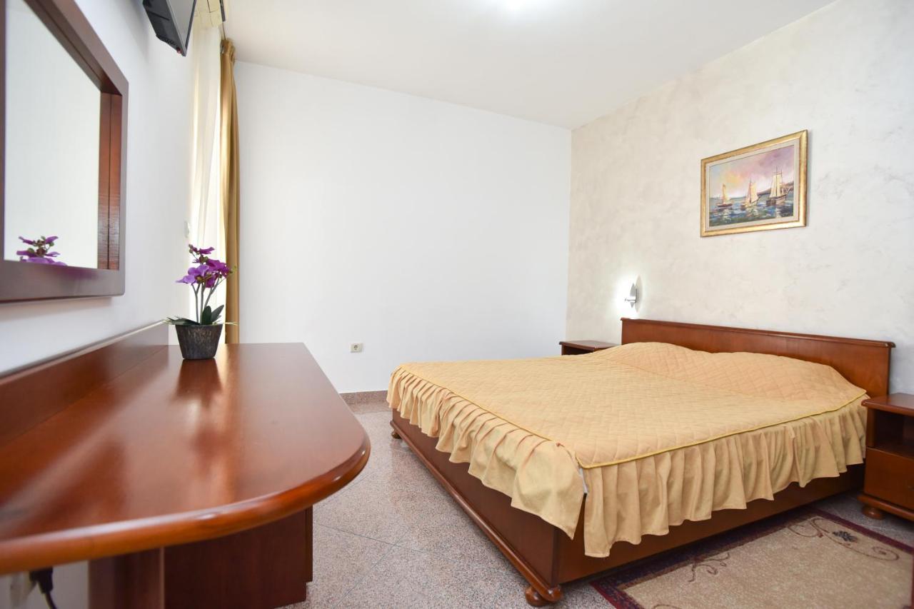 Hotel Suzana Budva Kültér fotó
