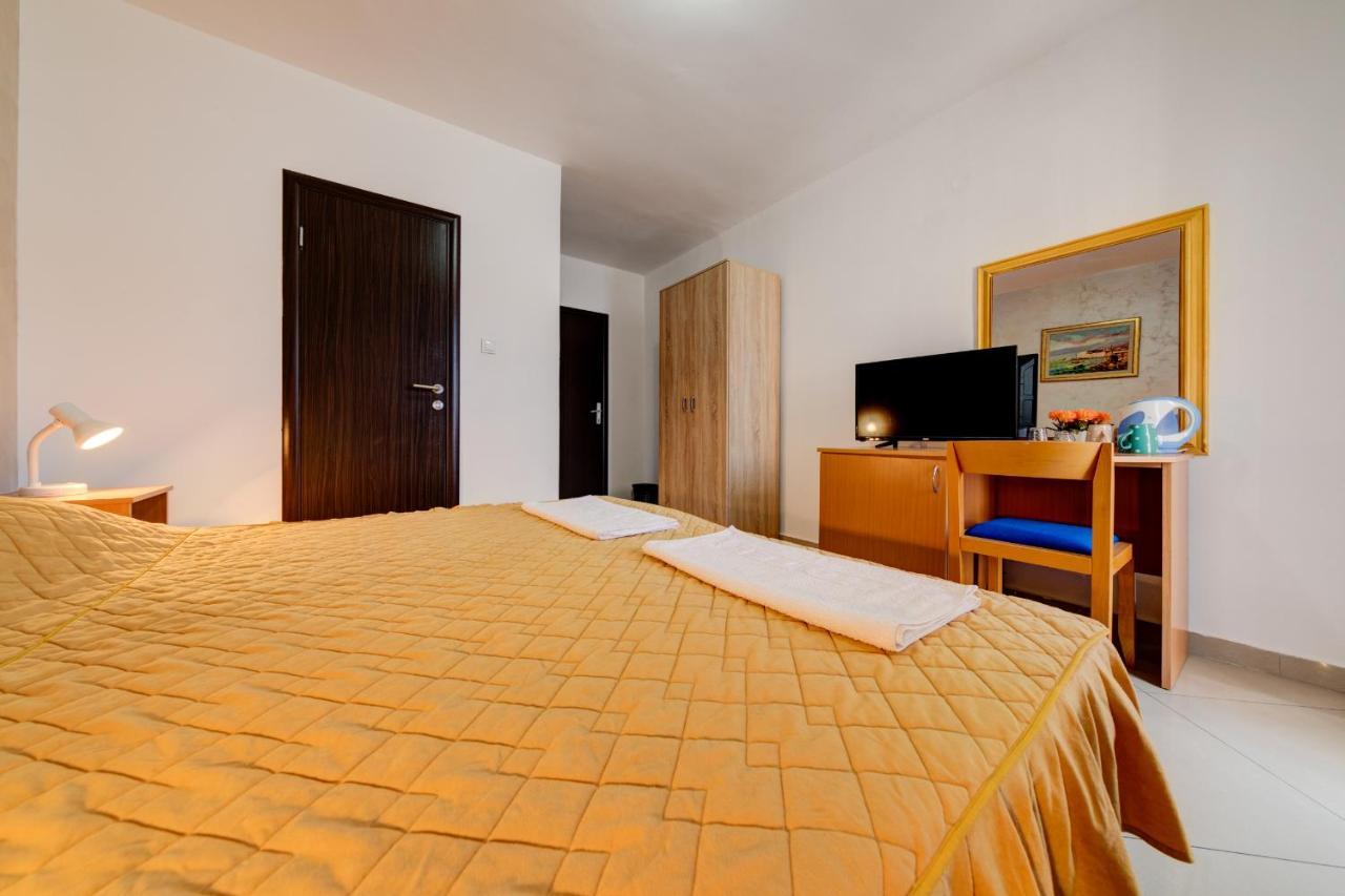 Hotel Suzana Budva Kültér fotó