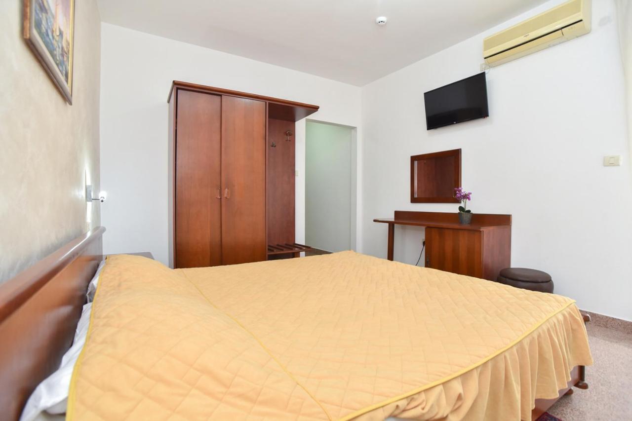 Hotel Suzana Budva Kültér fotó