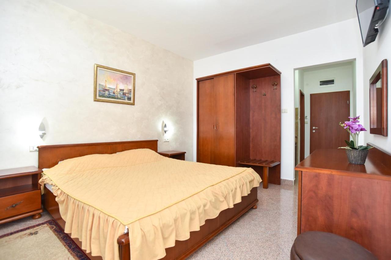 Hotel Suzana Budva Kültér fotó